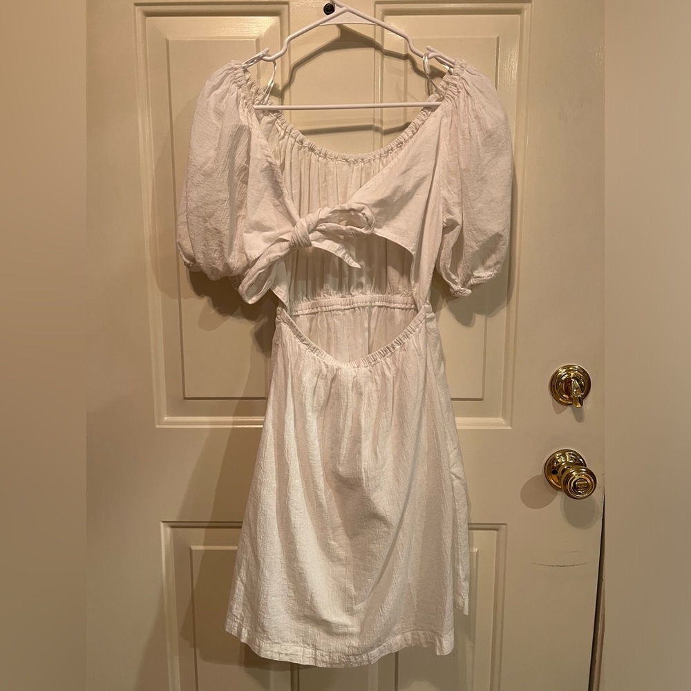 White Old Navy Dress‎